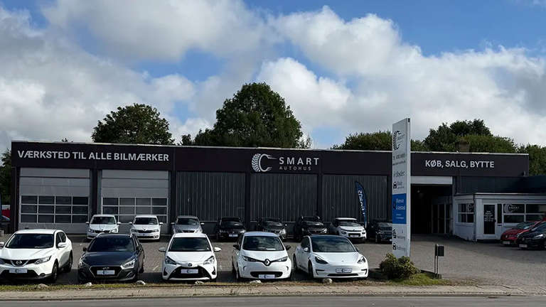 Smart Autohus Facade 2026