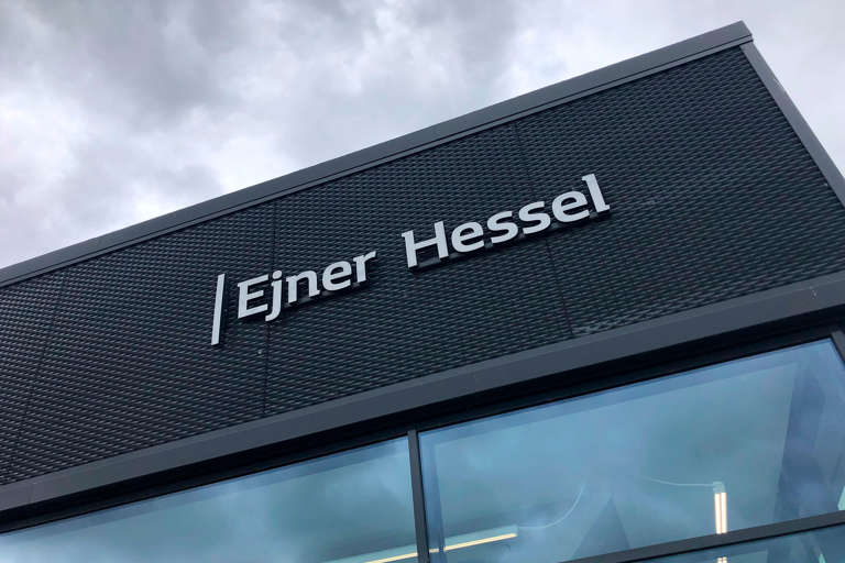 Ejner Hessel Logo Renault 2024