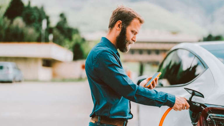 Ayvens Mand Med Bil 2025