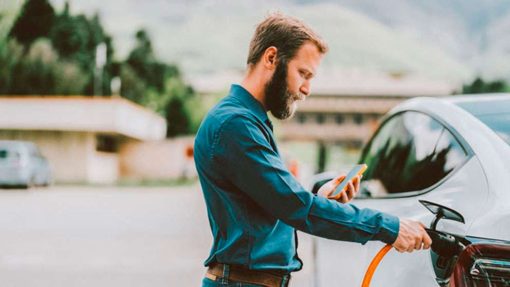 Ayvens Mand Med Bil 2025