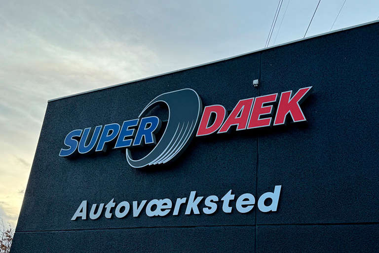 Super Dæk Service Facade 2024