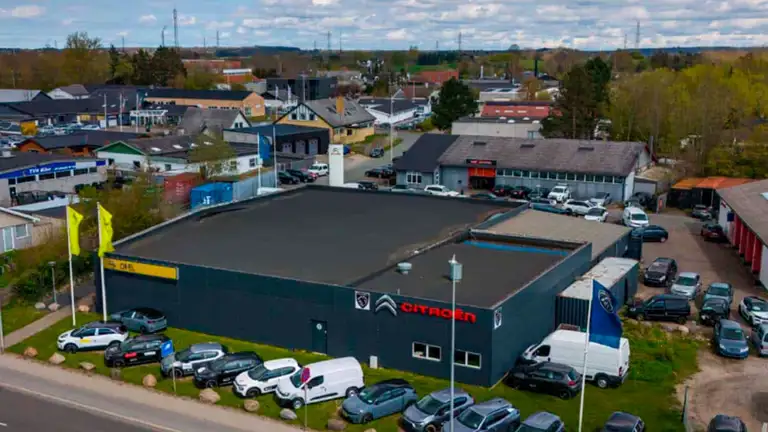 Linnebæk Biler Facade 2025