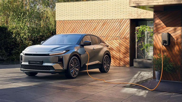 Toyota C HR Grå 2025