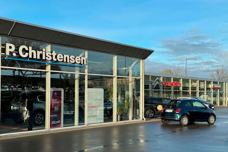 P Christensen Skejby Facade Med Biler 2024